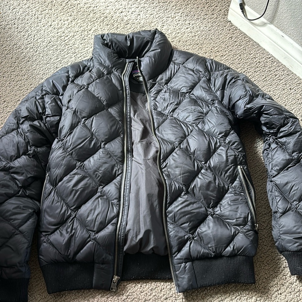 Patagonia women’s bomber jacket/puffer